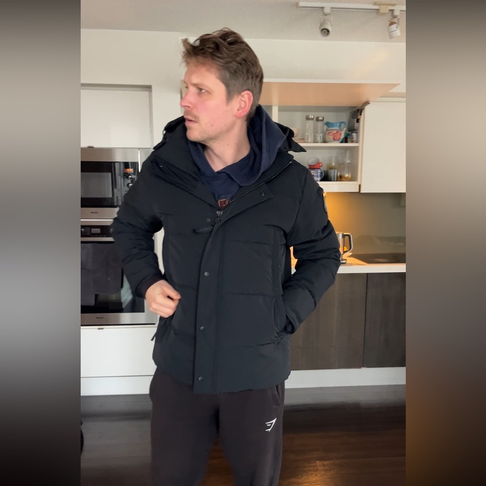 Canada Goose Wyndham like New Parka - like new, black large black label